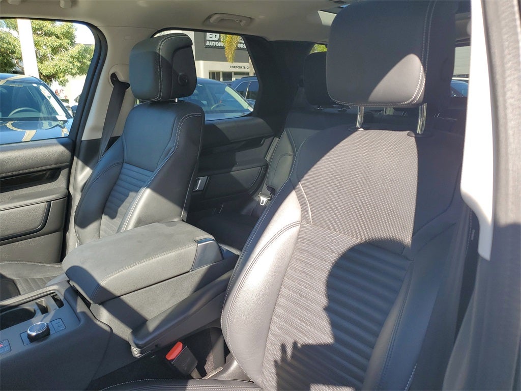 2024 Land Rover Discovery S