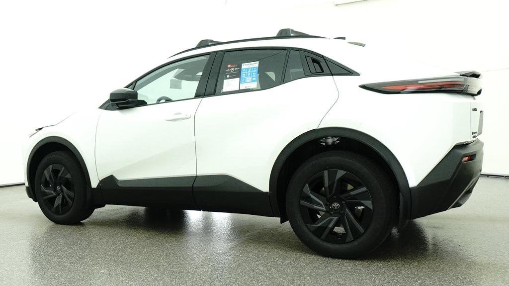 2027 Toyota C-HR SE